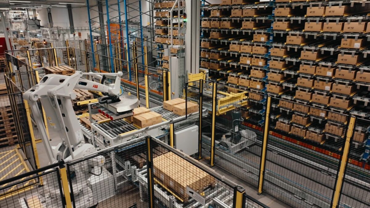 Electrronics warehouse V6 frame at 2m9s