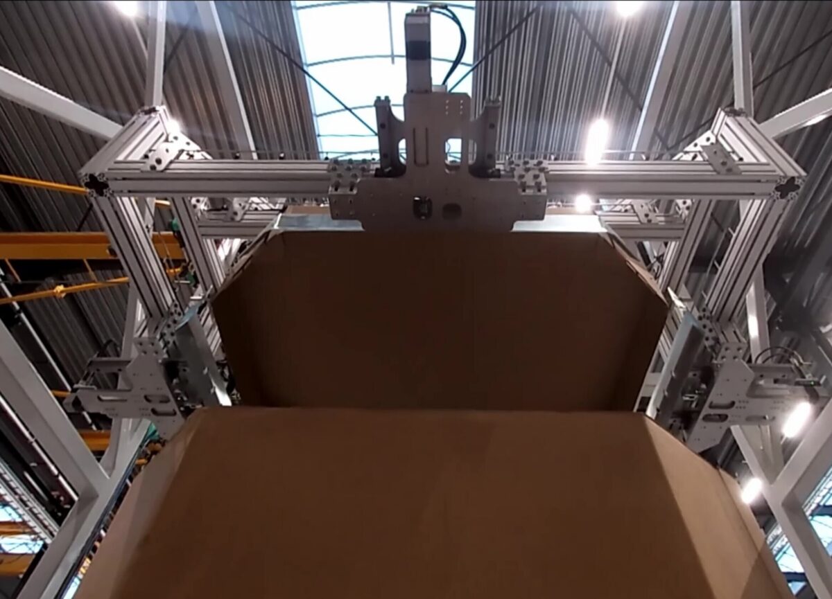 Lid Lifter Octabin Short frame at 0m10s Crop